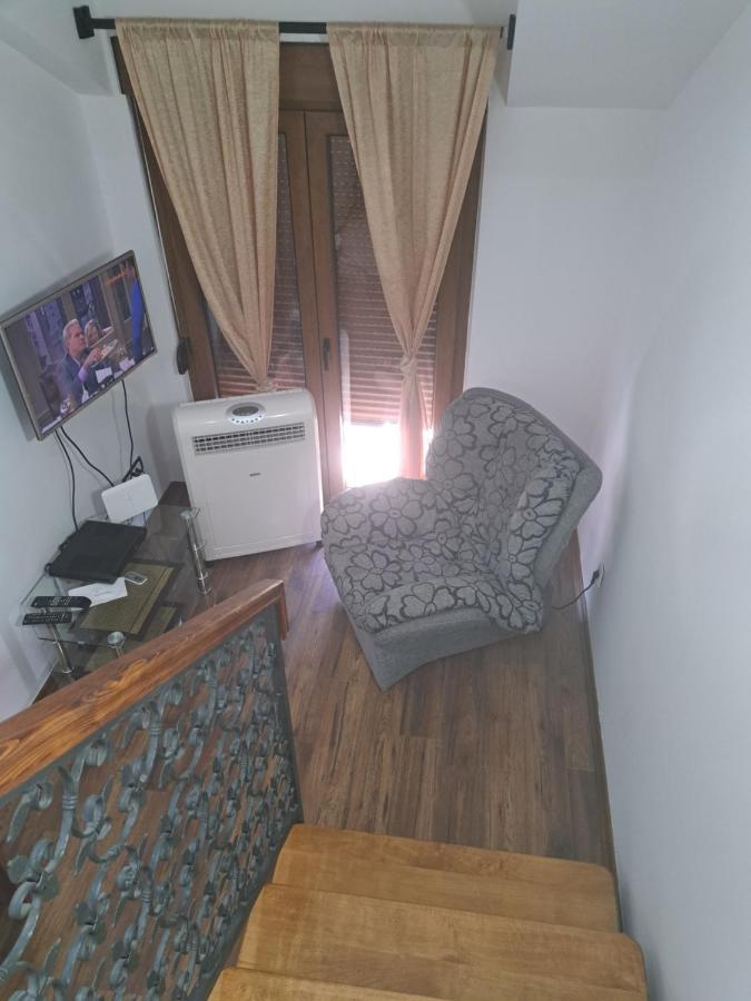 Apartmani Mia Vuksanovic Cetinje Exterior foto