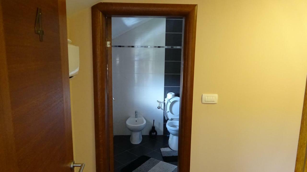 Apartmani Mia Vuksanovic Cetinje Exterior foto