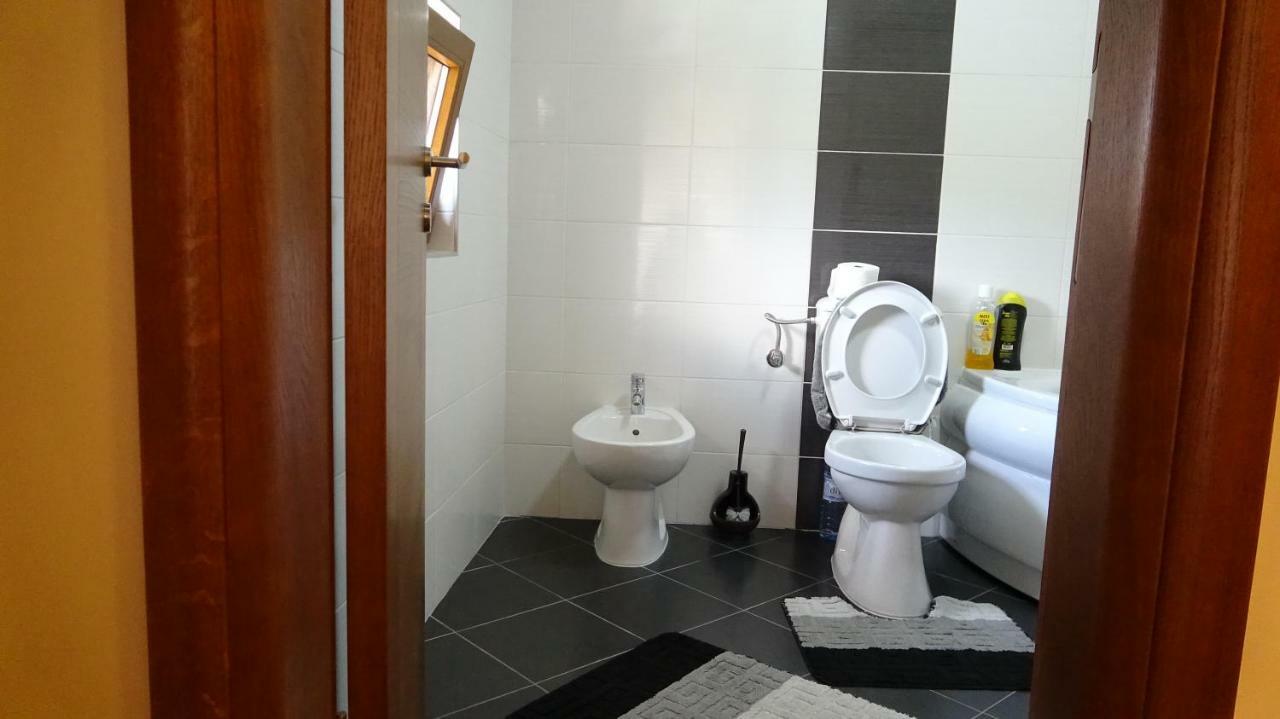 Apartmani Mia Vuksanovic Cetinje Exterior foto