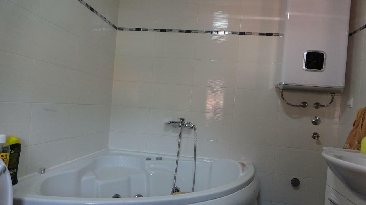 Apartmani Mia Vuksanovic Cetinje Exterior foto