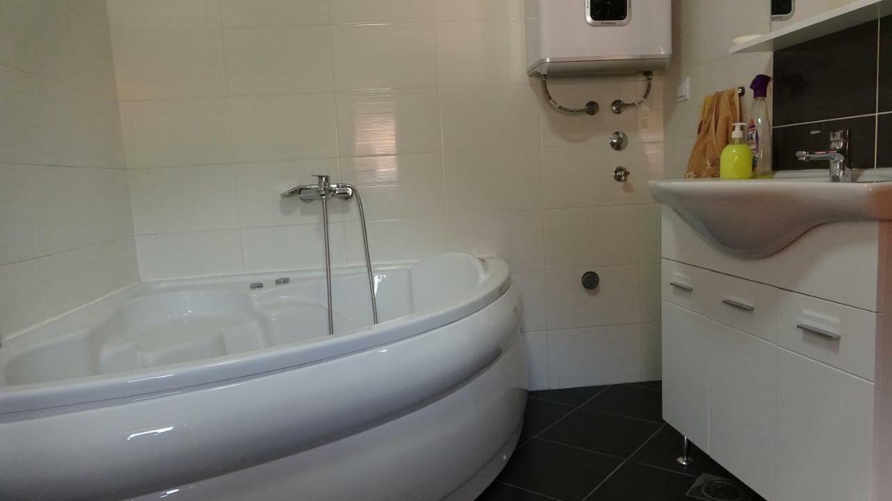 Apartmani Mia Vuksanovic Cetinje Exterior foto