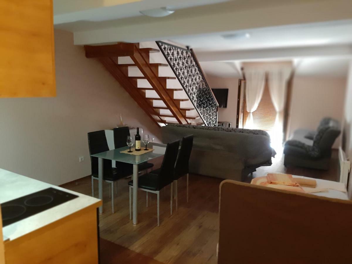 Apartmani Mia Vuksanovic Cetinje Exterior foto