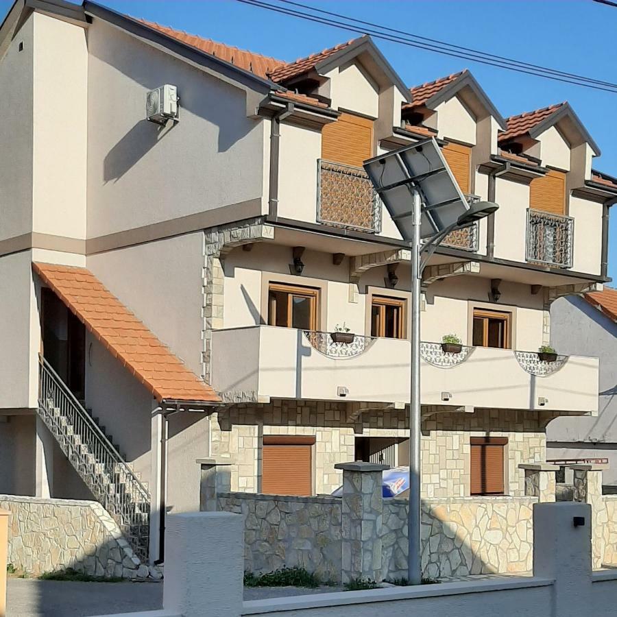 Apartmani Mia Vuksanovic Cetinje Exterior foto