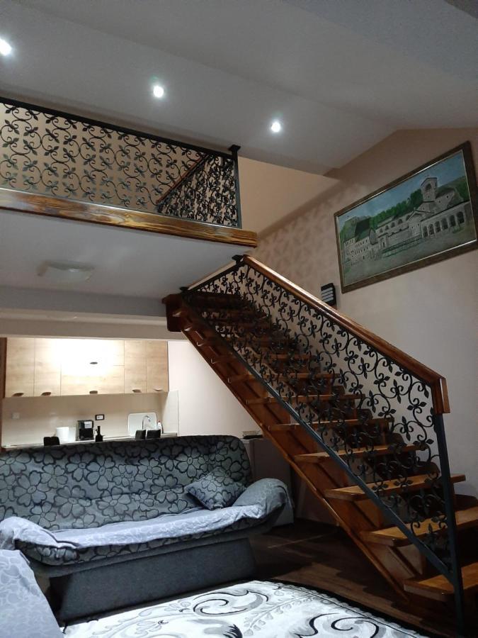 Apartmani Mia Vuksanovic Cetinje Exterior foto